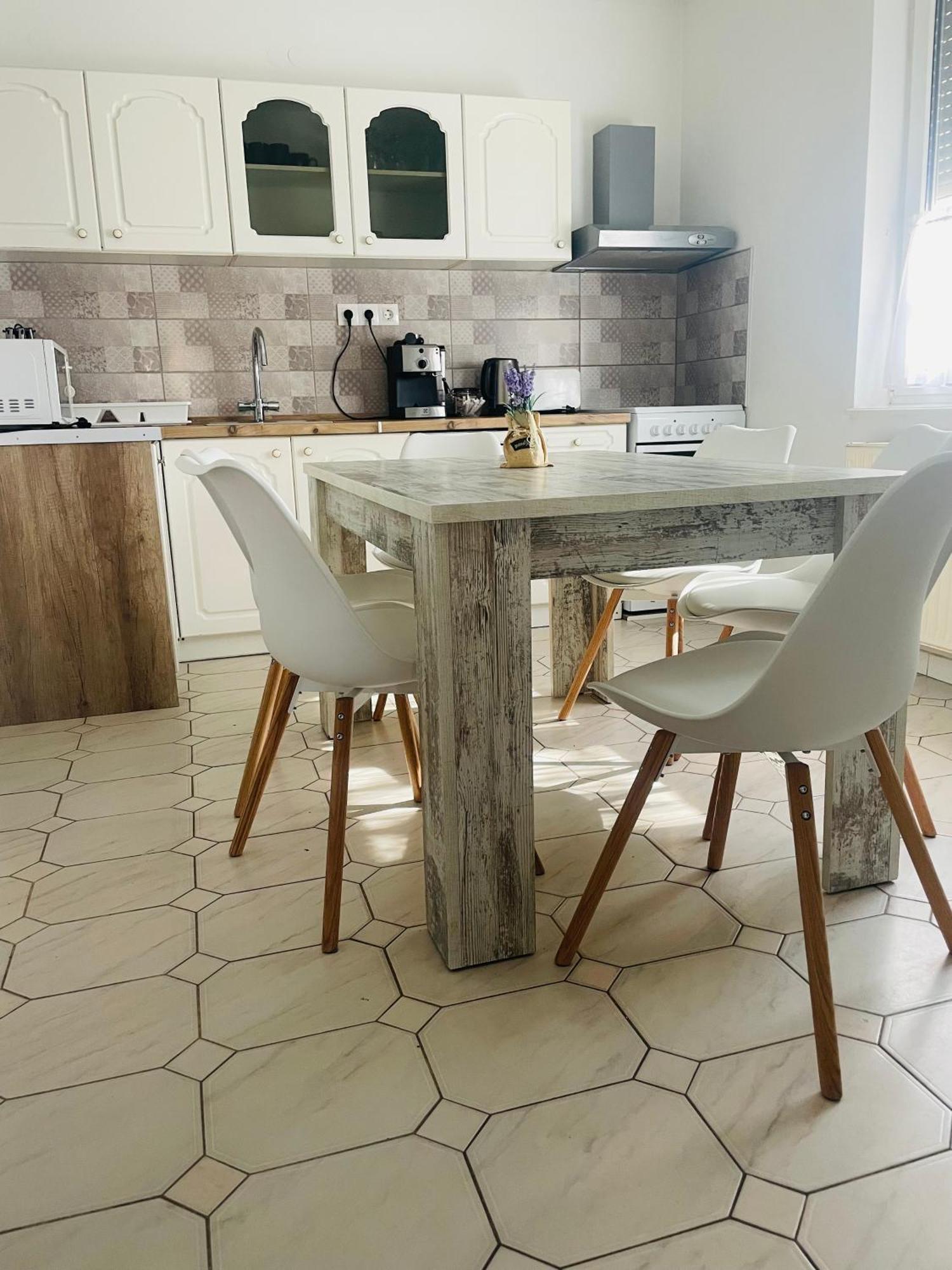 Thermal Next II Weninger Apartman Kiskunhalas Εξωτερικό φωτογραφία